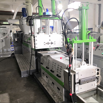 Linea di riciclaggio di plastica concentrare di pelletizzazione dell'alimentatore della forza di caricamento dell'attrezzatura di altezza 700mm
