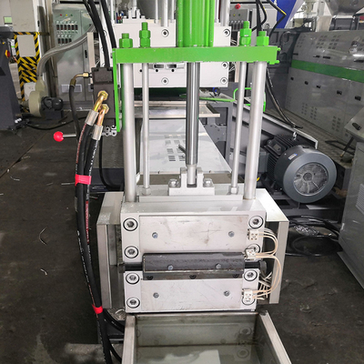 Linea di riciclaggio di plastica concentrare di pelletizzazione dell'alimentatore della forza di caricamento dell'attrezzatura di altezza 700mm
